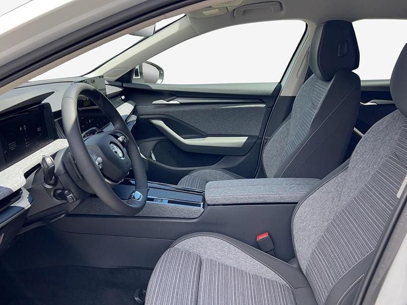 Gebraucht Skoda Superb Selection 150 PS (110 kW) 2024 Purity weiss, uni Kombi