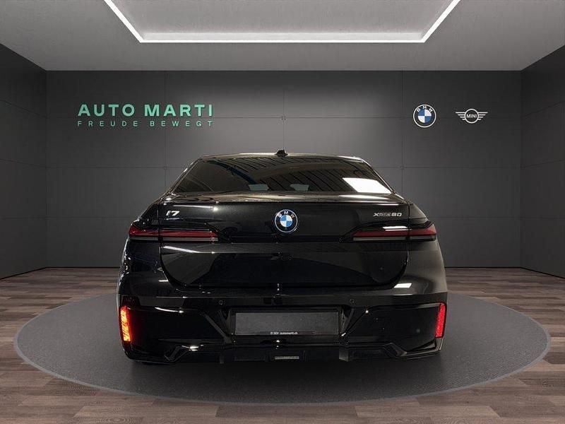 Gebraucht BMW i7 Executive 400 kW (544 PS) 2025 Schwarz metallic mét. Limousine