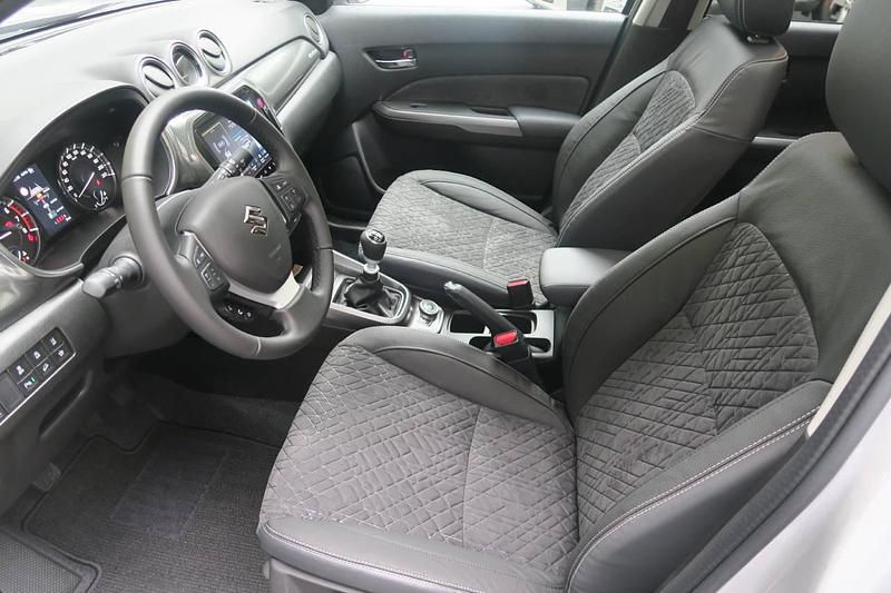 Neu Suzuki Vitara 110 PS (80 kW) 2025 Schwarz SUV