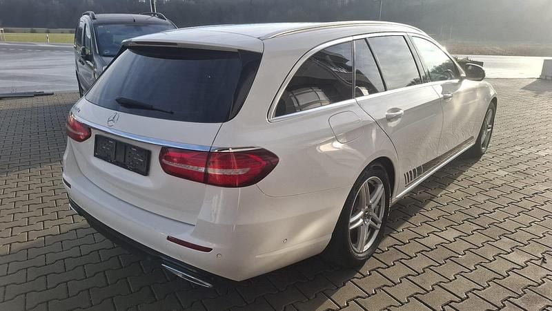 Gebraucht Mercedes E220 Avantgarde 194 PS (142 kW) 2019