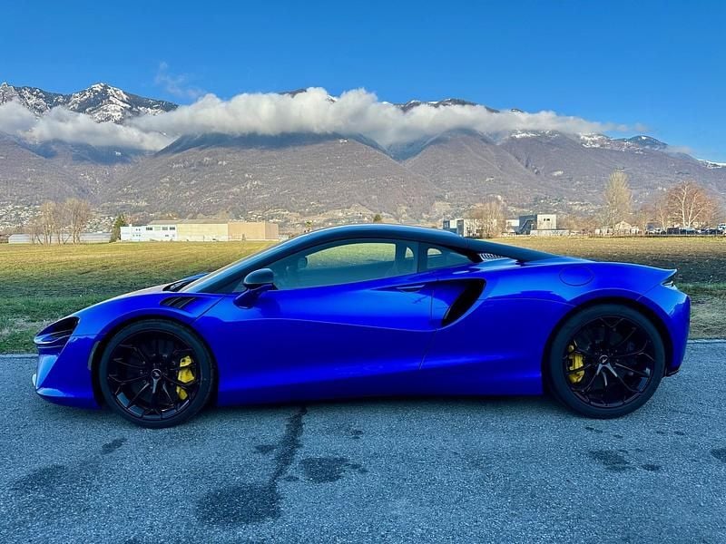 Neu McLaren Artura 700 PS (514 kW) 2025