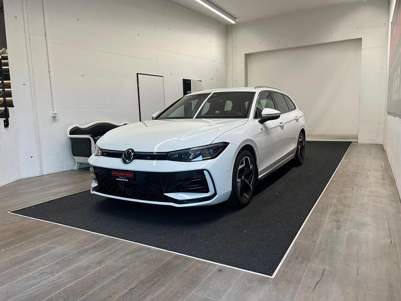 Gebraucht VW Passat R-line 193 PS (141 kW) 2024 Kombi
