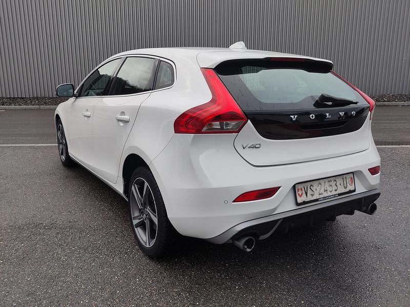 Gebraucht Volvo V40 R-Design Kinetic 122 PS (89 kW) 2016 Limousine