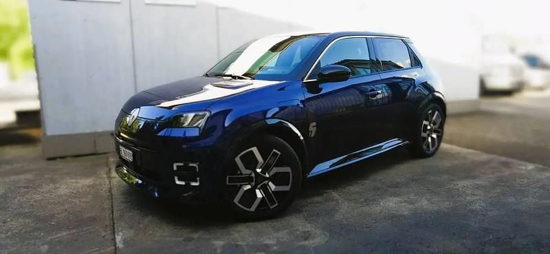 Blau Gebraucht 2025 Renault 5 E-Tech Iconic | CHF 33’950 (Fairer Preis) - Bild 1/4