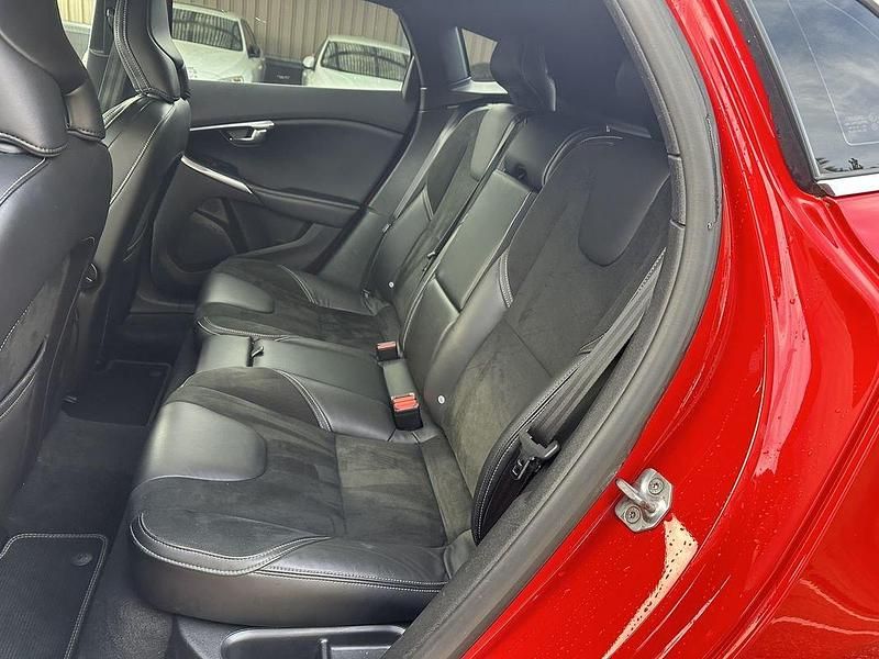 Gebraucht Volvo V40 Kinetic 190 PS (139 kW) 2014 Rot Kombi