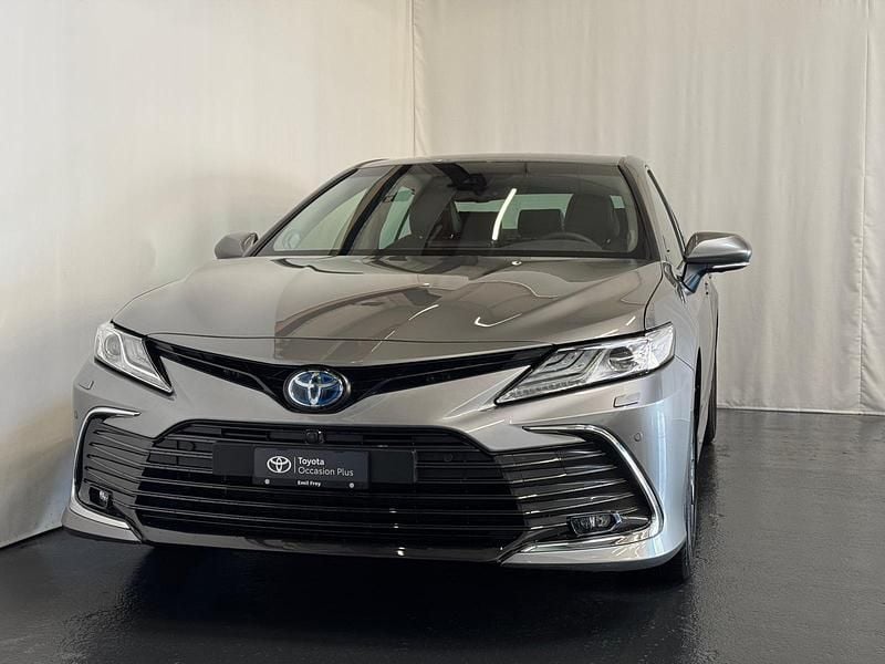 Gebraucht Toyota Camry Premium 218 PS (160 kW) 2024 Silber Limousine