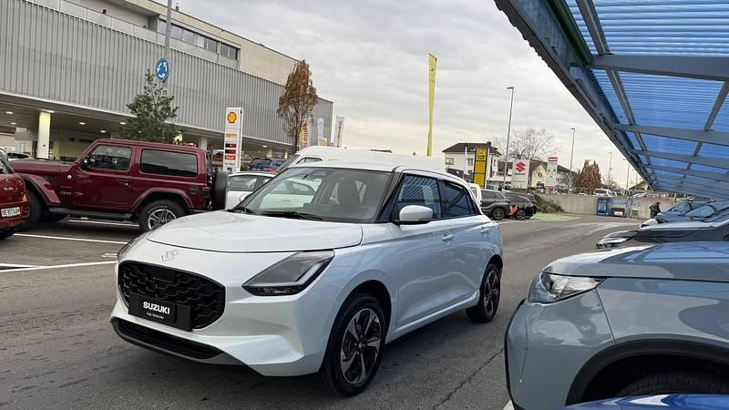 Gebraucht Suzuki Swift 82 PS (60 kW) 2025 Weiss Limousine