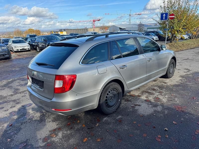Gebraucht Skoda Superb Elegance 160 PS (117 kW) 2012 Kombi
