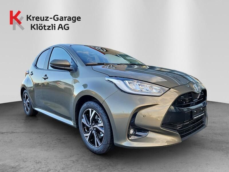 Braun Gebraucht 2024 Toyota Yaris Hybrid Trend Limousine | CHF 27’600 (Etwas zu teuer) - Bild 1/4