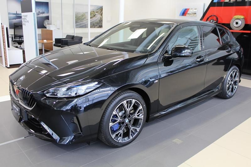 Schwarz Neu 2025 BMW 120 Performance Kleinwagen | CHF 52’900 (Teuer) - Bild 1/4