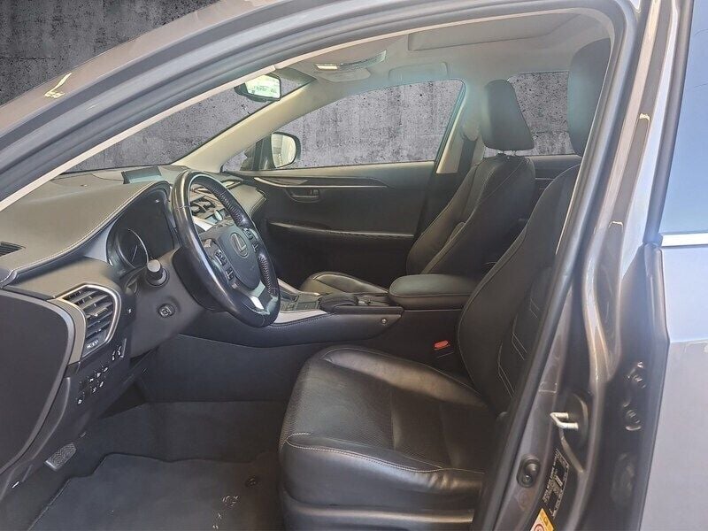 Gebraucht Lexus NX300h E-FOUR 197 PS (144 kW) 2016 Grau SUV