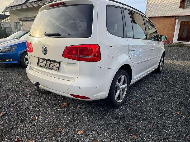 Gebraucht VW Touran Comfortline 140 PS (102 kW) 2013 Van / Kleinbus