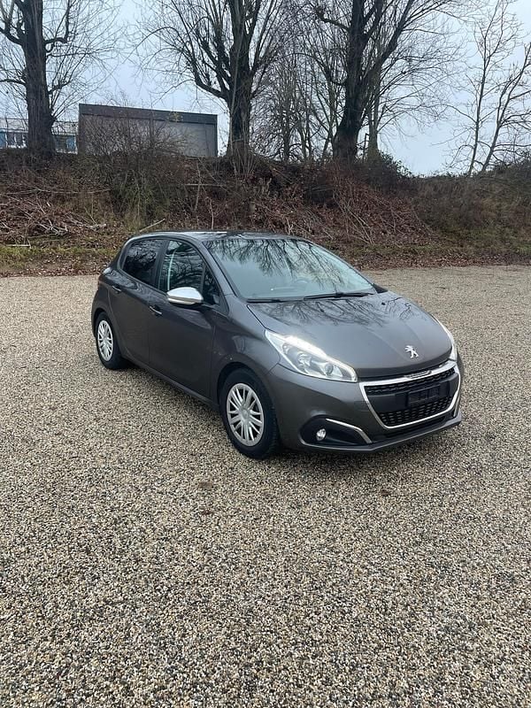 Gebraucht 2018 Peugeot 208 Signature Sky Kleinwagen | CHF 6’800 (Superpreis) - Bild 1/4
