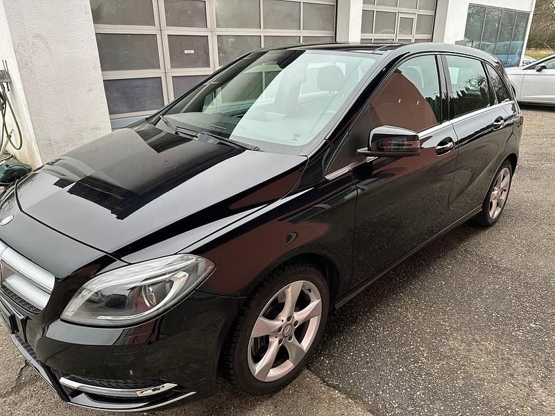 Gebraucht Mercedes B220 184 PS (135 kW) 2014 Van / Kleinbus