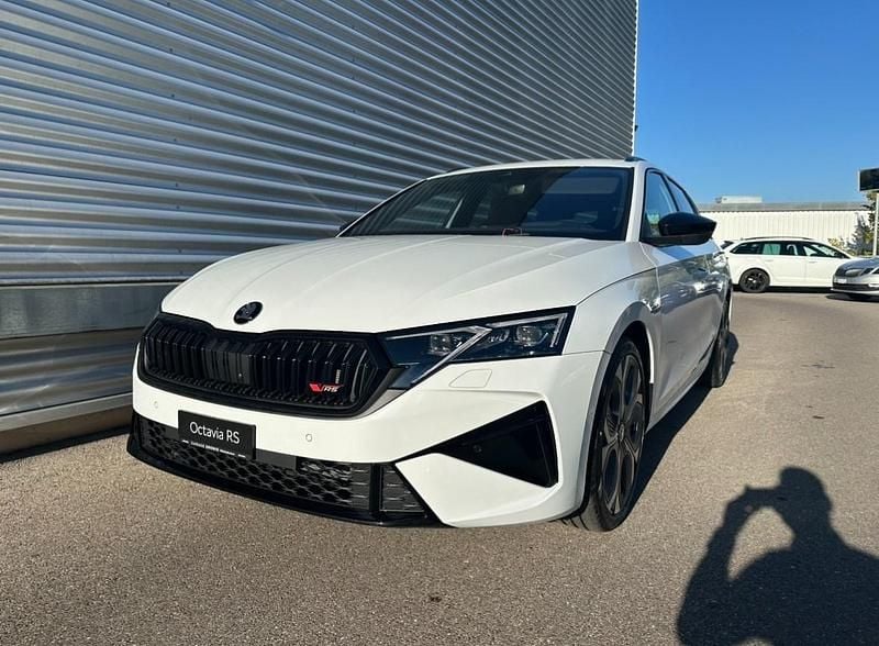 Weiss Gebraucht 2024 Skoda Octavia RS Kombi | CHF 51’900 (Teuer) - Bild 1/4