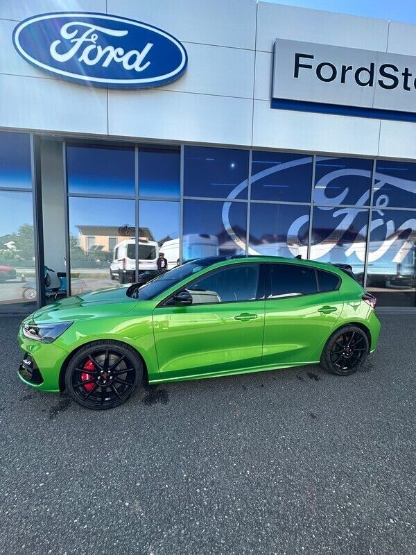 Neu Ford Focus ST 280 PS (205 kW) 2025 Grün Limousine