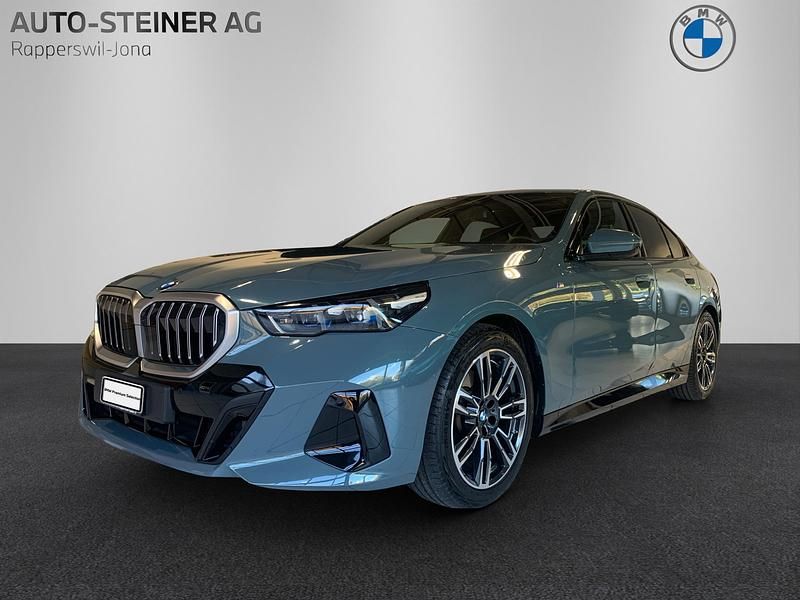 Grün Gebraucht 2024 BMW 520 M Sport Limousine | CHF 56’900 (Etwas zu teuer) - Bild 1/4