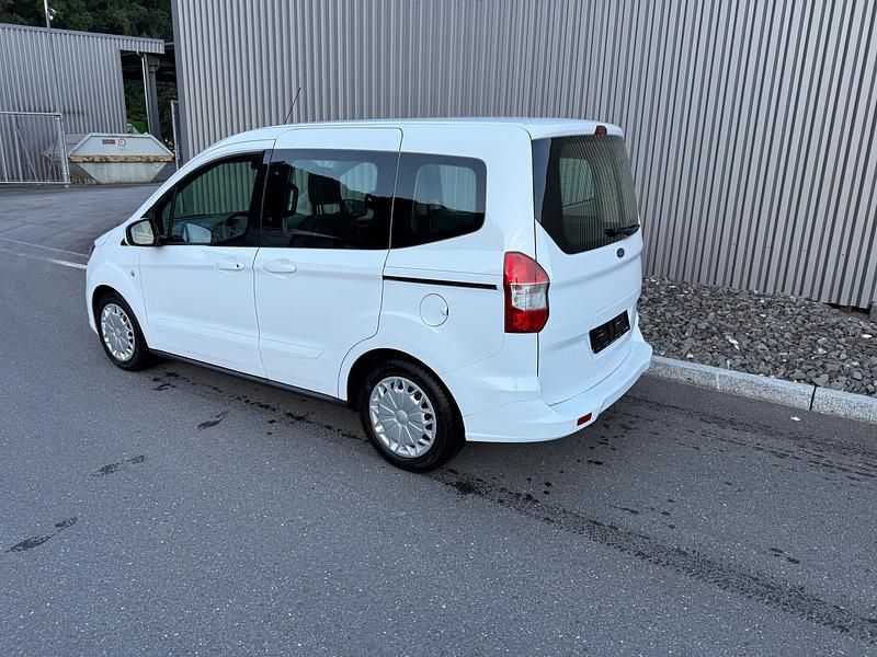 Gebraucht Ford Tourneo Courier Trend 100 PS (73 kW) 2019 Van / Kleinbus