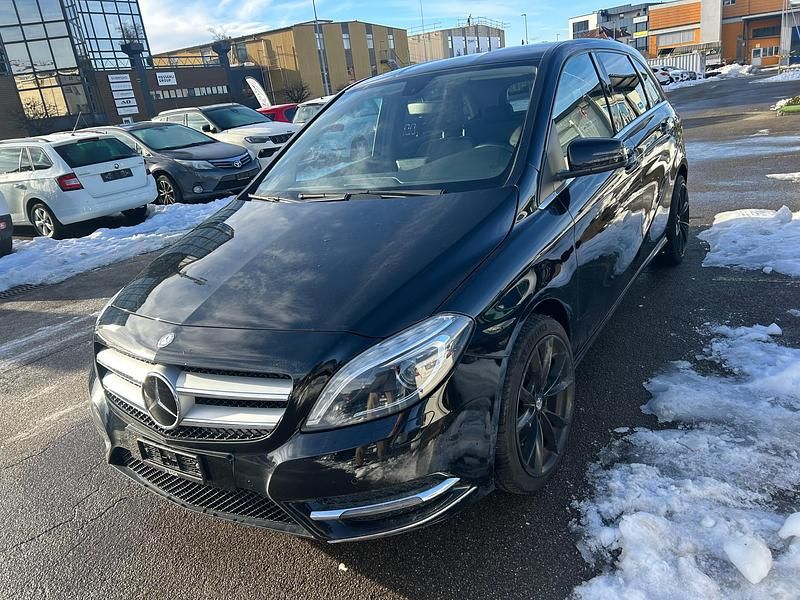 Gebraucht Mercedes B220 184 PS (135 kW) 2014 Van / Kleinbus