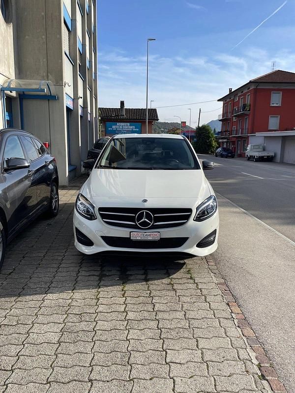Gebraucht Mercedes B220 Urban 177 PS (130 kW) 2018 Van / Kleinbus