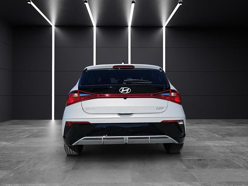 Neu Hyundai i20 101 PS (74 kW) 2025 Grau Limousine
