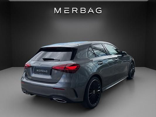 Neu Mercedes A200 163 PS (119 kW) 2025 Grau Limousine