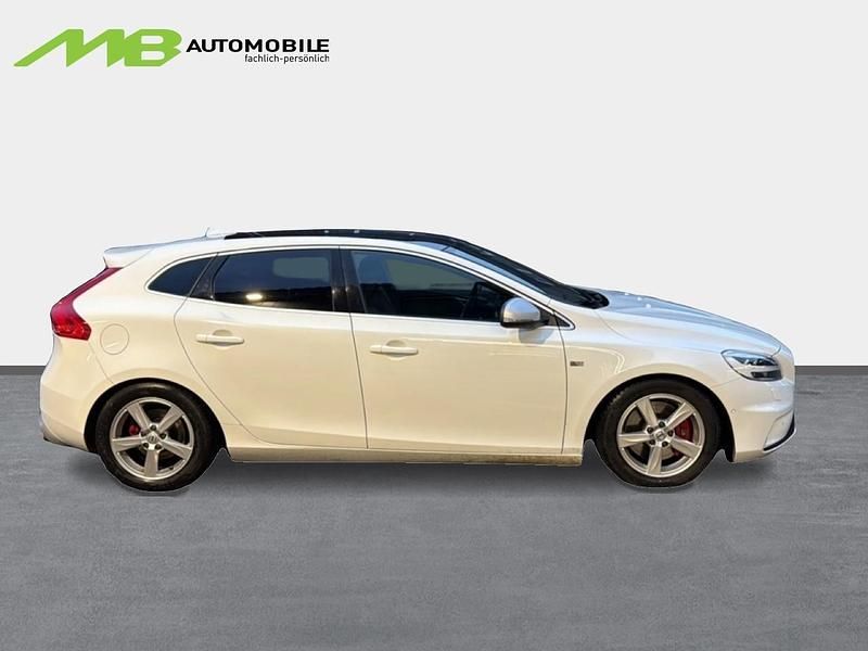 Gebraucht Volvo V40 Momentum 190 PS (139 kW) 2016 Weiss Kombi