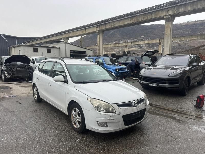 Gebraucht Hyundai i30 Style 116 PS (85 kW) 2010 Kombi