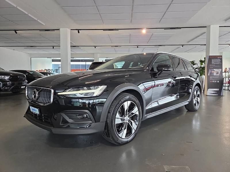 Gebraucht 2019 Volvo V60 CC Kombi | CHF 32’900 (Etwas zu teuer) - Bild 1/4