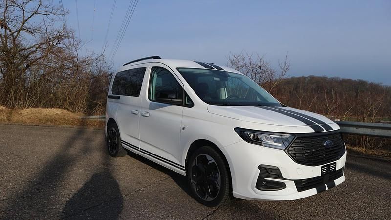 Neu Ford Tourneo Connect Titanium 121 PS (88 kW) 2025 Van / Kleinbus