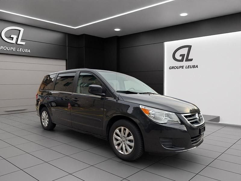 Schwarz Gebraucht 2012 VW Routan SE Van / Kleinbus | CHF 6’500 - Bild 1/4