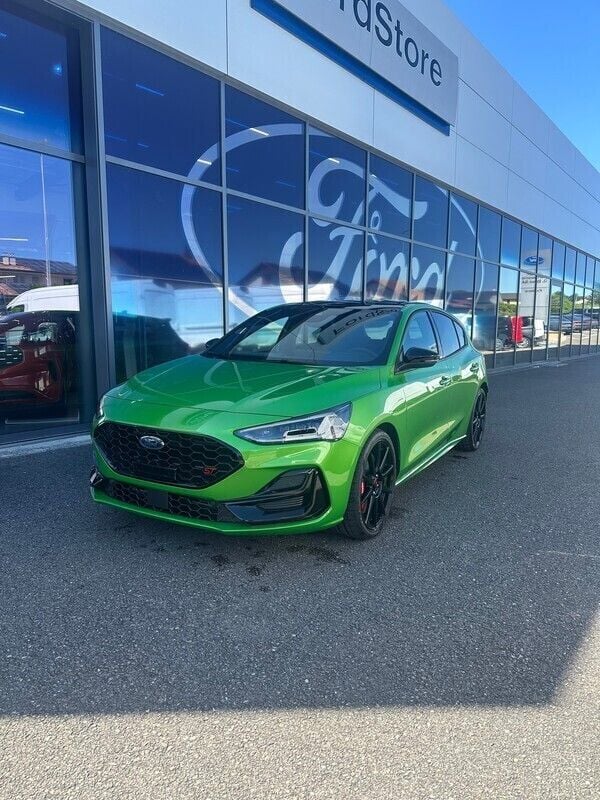 Neu Ford Focus ST 280 PS (205 kW) 2025 Grün Limousine