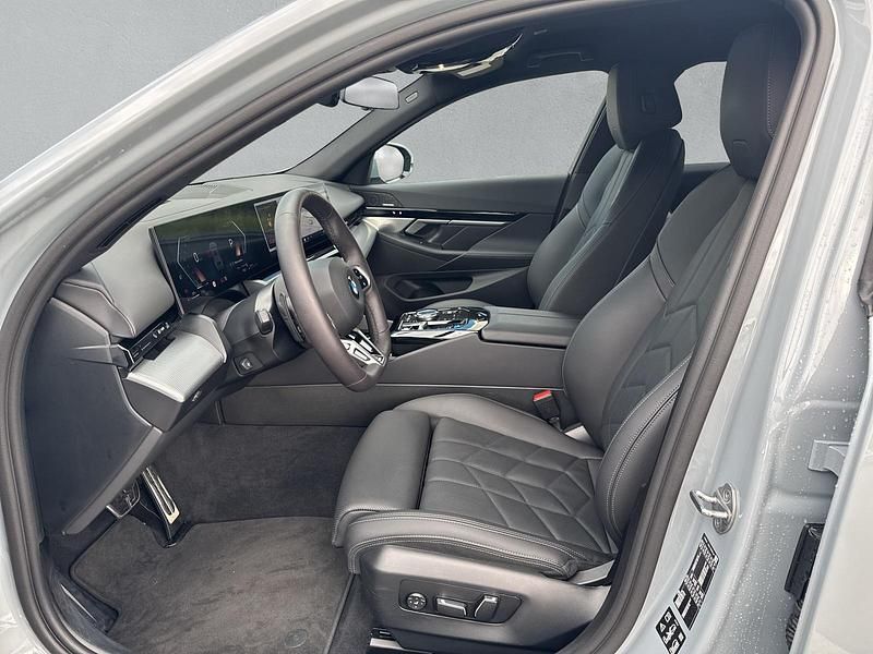 Grau Gebraucht 2024 BMW 520 M Sport Kombi | CHF 53’900 (Teuer) - Bild 1/4