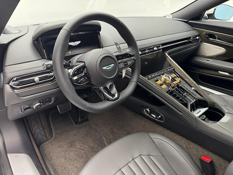 Neu Aston Martin DB12 680 PS (500 kW) 2025 Beige Coupé