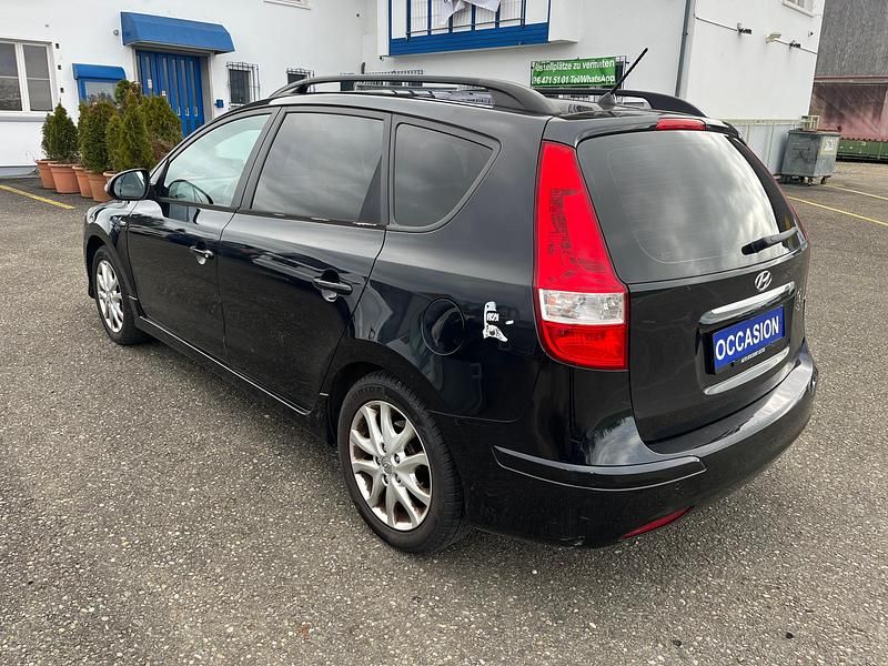 Gebraucht Hyundai i30 Edition 126 PS (92 kW) 2011 Kombi
