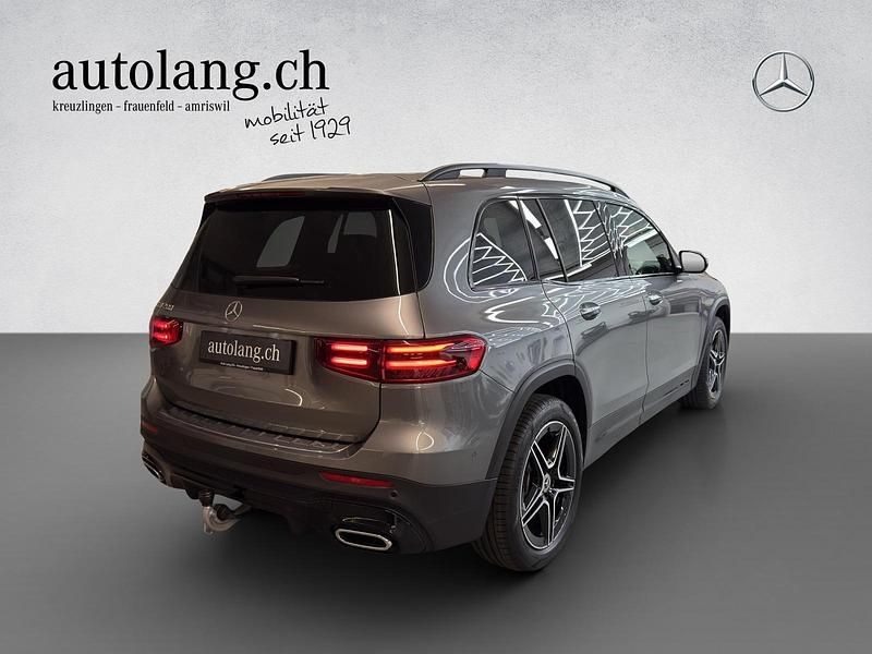 Gebraucht Mercedes GLB200 AMG line 163 PS (119 kW) 2024 Grau SUV