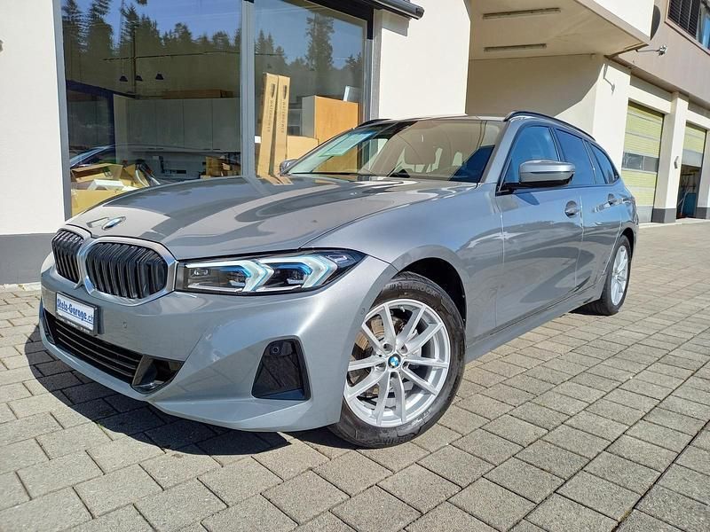 Grau Gebraucht 2023 BMW 320e Shadowline Kombi | CHF 27’800 (Superpreis) - Bild 1/4