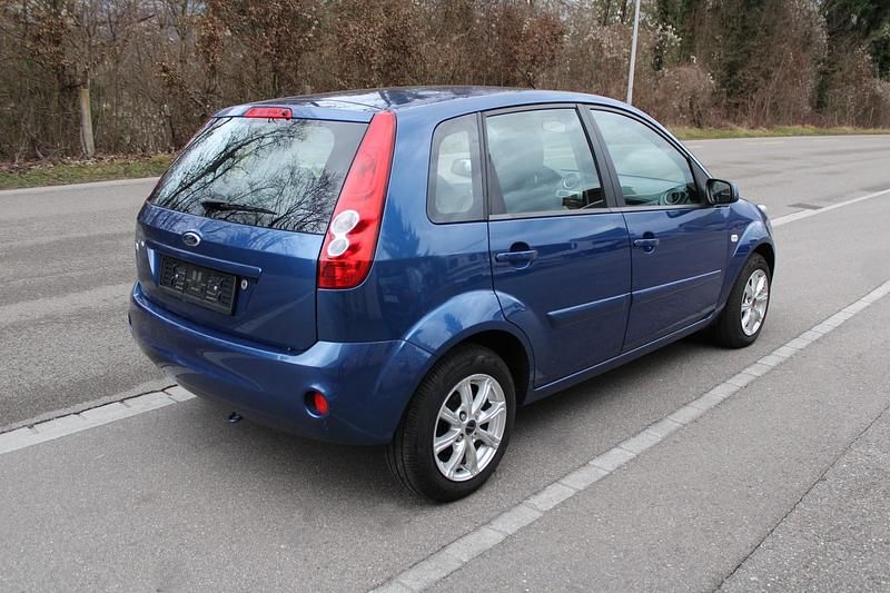 Gebraucht Ford Fiesta Ambiente 80 PS (58 kW) 2008 Kleinwagen
