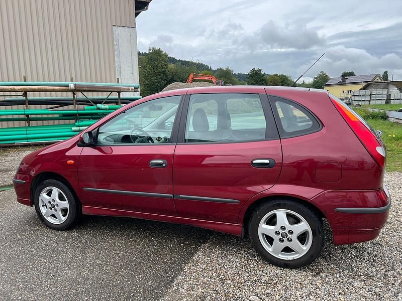 Gebraucht Nissan Almera Tino Comfort 114 PS (83 kW) 2001 Van / Kleinbus