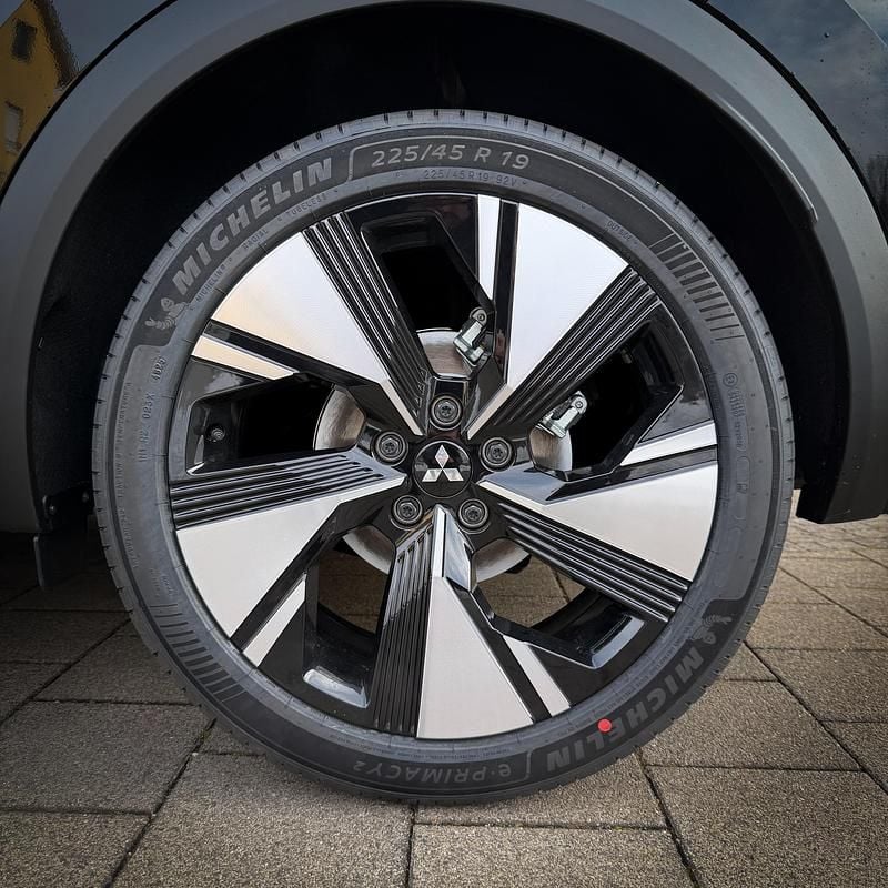 Neu Mitsubishi Grandis Instyle 158 PS (116 kW) 2026 Schwarz SUV