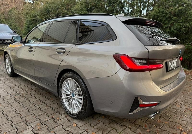 Gebraucht BMW 330e Luxury Line 292 PS (214 kW) 2021 Kombi