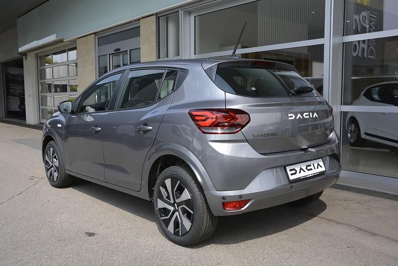 Neu Dacia Sandero Expression 91 PS (66 kW) 2025 Grau Limousine