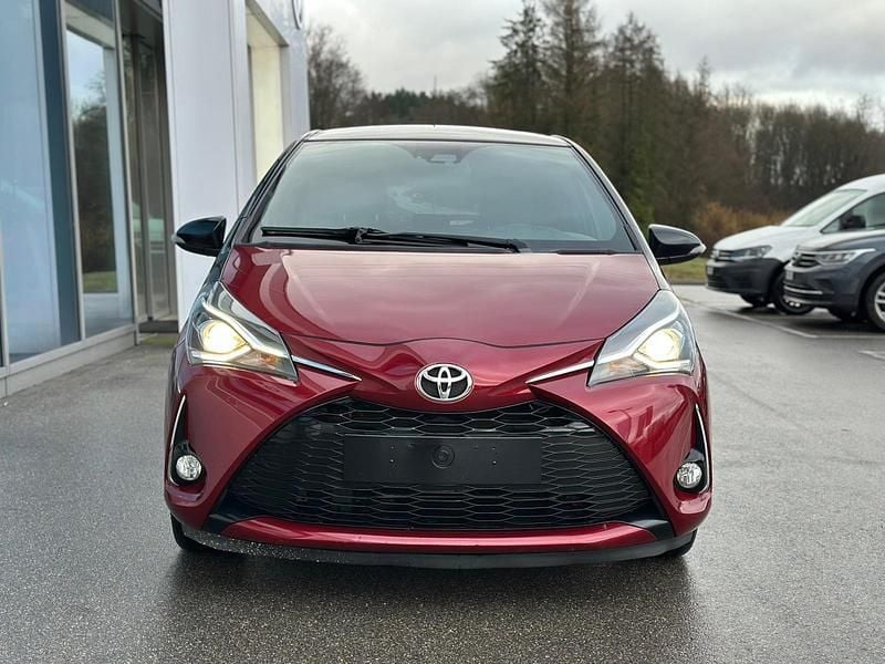 Gebraucht Toyota Yaris Style 112 PS (82 kW) 2017 Rot Limousine