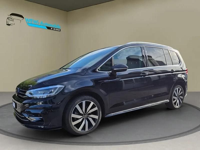 Schwarz Gebraucht 2025 VW Touran Highline Van / Kleinbus | CHF 39’845 (Teuer) - Bild 1/4