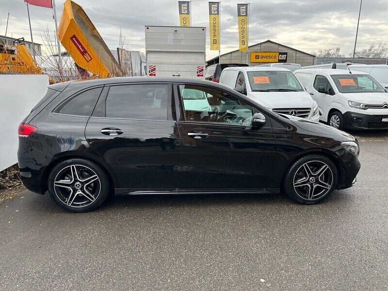 Gebraucht Mercedes B200 AMG line 163 PS (119 kW) 2022 Van / Kleinbus