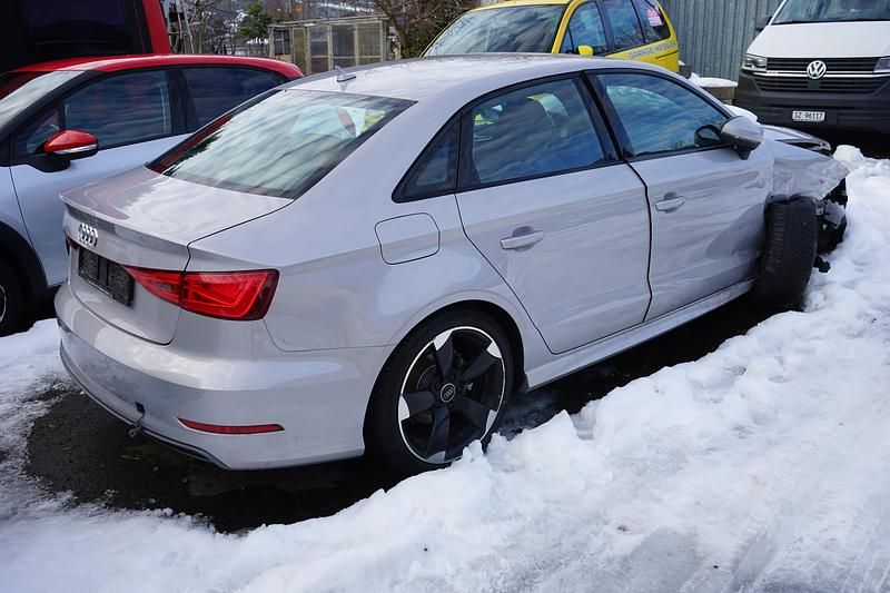 Gebraucht Audi A3 Attraction 150 PS (110 kW) 2015 Silber Limousine