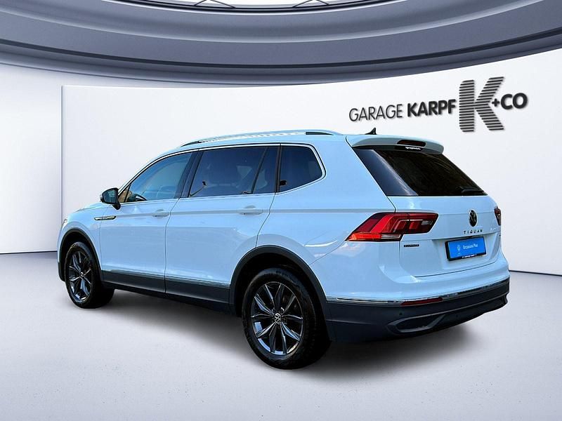 Gebraucht VW Tiguan Allspace Life 150 PS (110 kW) 2023 Weiss SUV
