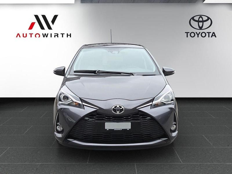 Gebraucht Toyota Yaris Trend 111 PS (81 kW) 2017 Grau Limousine