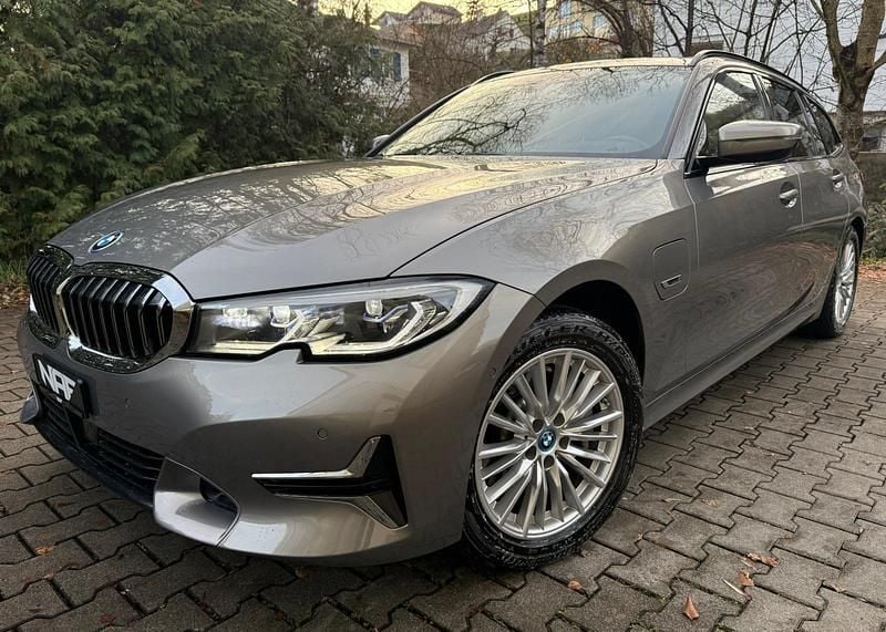 Gebraucht BMW 330e Luxury Line 292 PS (214 kW) 2021 Kombi