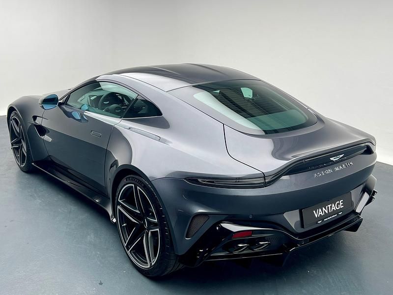 Neu Aston Martin V8 Vantage 665 PS (489 kW) 2025 Grau Coupé